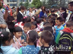 [凉山] 越西县西城社区、贝尔小学庆六·一“跳蚤市场”活动