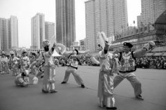 沈阳：超百万人逛皇寺庙会（图）