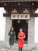 她恬静美好 吸引我拜她为师学剪纸