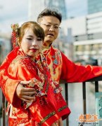 19万日本拍婚纱让人崩溃 盘点丑哭了的婚纱照