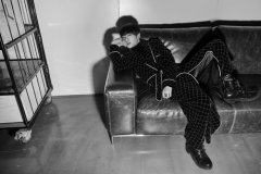 华晨宇视觉大片打造偶像标杆 演绎《我管你》