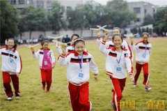 第十三届青少年科技节活动启幕 中小学生展示科技魅力