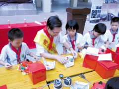 非遗进校园 教小学生制作佛山剪纸和狮头