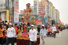 万人欢腾闹元宵 “空中艺术”献文化视觉盛宴