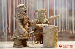 春节假期郑州群艺馆火爆展出作品承载几代人记忆