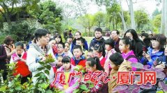 50名日报小记者集体“专访”植物花卉 踏青赏花中长见识