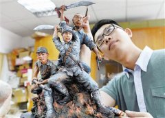 泥人张工作室塑抗战英雄