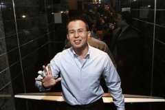 李嘉诚49岁儿子李泽楷约美女 揭其与梁洛施生3子后分手原