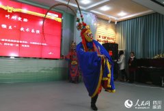 民间艺术家走进＂开学第一课＂ 邀孩子们传承传统文化