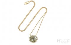 明星闪耀的秘密：超大号彩宝