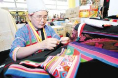 建50个民族工艺千万元村