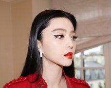 范冰冰红装获封二次元女神 与李晨婚纱照大曝光