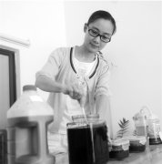 变厨余垃圾为宝、变废油脂为手工皂 杭铣社区有位“环保达人”