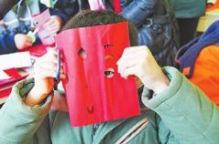 小记者跟民间艺人学剪纸(组图)