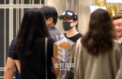 成龙曾志伟约房祖名吃饭 获长腿美女相陪（图）