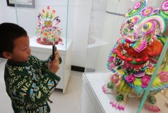 郑州花馍艺术展 作品发霉变质仍展出(1)