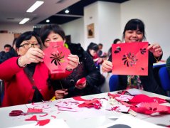 南岸：市民积极参加剪纸讲座 传承非物质文化遗产