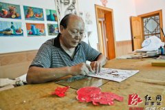 汨罗6旬退休老人自学成剪纸“达人”(组图)