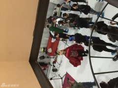 包贝尔拍婚纱照 上演吉祥三宝(组图)