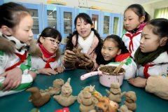 淮北一少年宫手工制作活动 学生泥塑作品栩栩如生