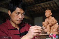 西安民间艺人用泥塑讲述《平凡的世界》(高清组图)