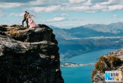 吴奇隆刘诗诗最新婚纱照曝光 山顶浪漫拥吻