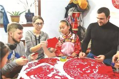 吉林珲春：外国友人体验传统中国文化