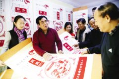 天津市北辰区赵氏剪纸艺人创作“正能量”剪纸作品