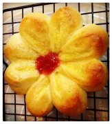 花型椰蓉面包的做法