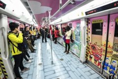 广州现庙会主题地铁 贴满庙会风情的动漫壁纸