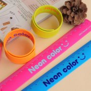 美貌与实力兼具：功能性饰品皮尺手环