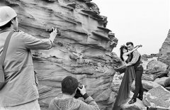 台湾：奇石上的婚纱摄影(图)