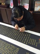 2个月“剪”出书法名作 扬州首套数百字书法剪纸出炉