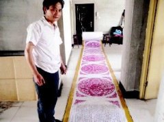 艺术家剪出317.5米长剪纸创吉尼斯纪录(图)