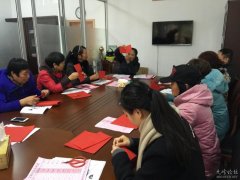 剪纸艺术进社区 巧手剪出邻里情