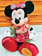 上海迪士尼推“旗袍淑女”米妮等复古纪念品