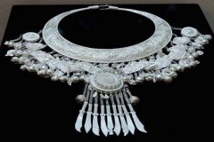 苗族银饰讲究执子之手 陪你痴狂“千生”