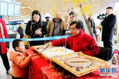 [新华网云南频道] 昆明机场营造浓浓“年味”喜迎新春温暖回家路