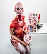 加女子逼真Cosplay人体彩绘变漫画人物[组图]