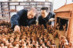 泥塑再现“过年看戏” 这组作品人物多达500个