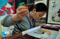 重庆传统美术工艺乱刺绣、面塑、剪纸展示