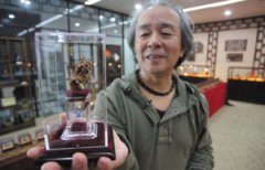 待到山花烂漫时他们丛中笑