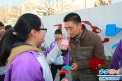 郑州52中化学学科节上学子自创雪碧，要不要尝尝？