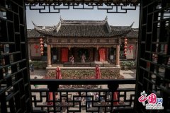 周庄：蓝天下偷懒 慢享黄金假期“小尾巴”