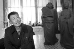 辽源一老人痴迷捏泥人40多年 很多人慕名前来购买