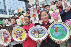 百猴图“闹”仲春 小学生创作近百幅猴画庆贺本命年