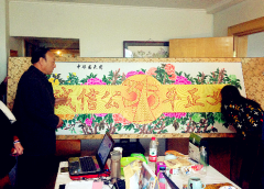 民间艺术家赠送巨幅剪纸为3.15晚会鼓劲加油