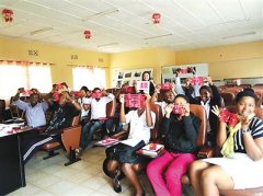 趣说剪纸课(组图)