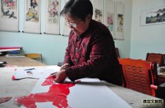 迎马年六旬艺人“剪”出幸福生活