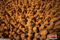 英展出4万“泥人”雕塑 规模宏大宛如女娲造人（组图）